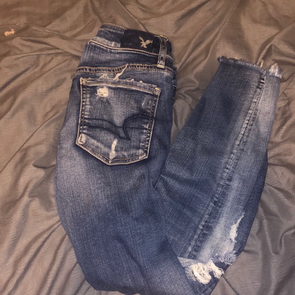 American Eagle ripped blue jeans. Size 0